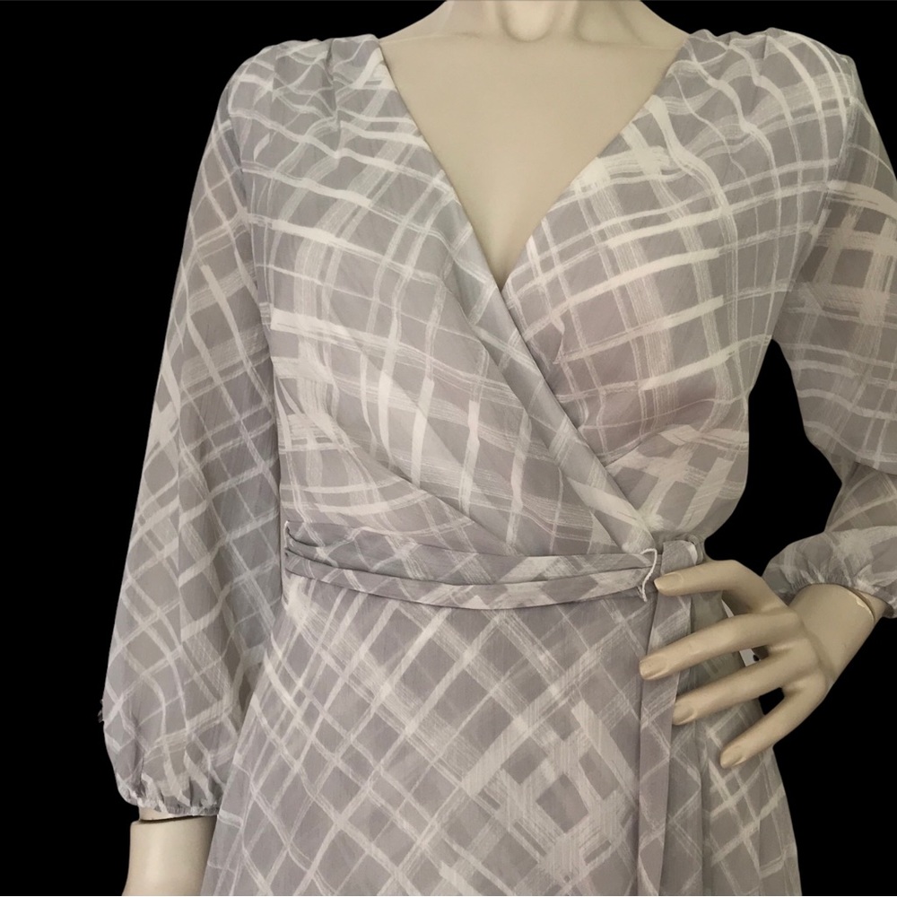 Spring-Summer light gray wrap style dress.